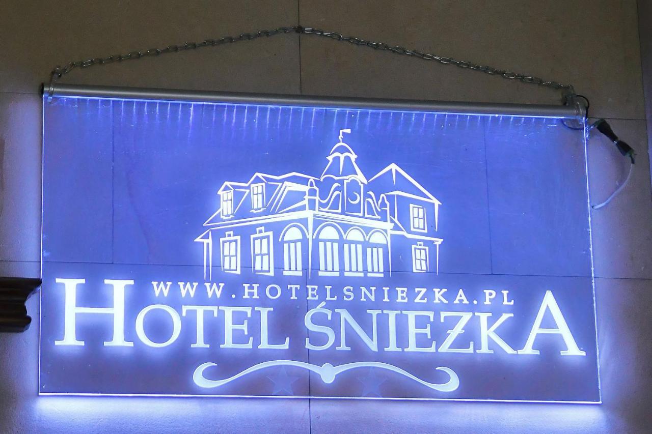 Sniezka Hotel Krosno Ngoại thất bức ảnh