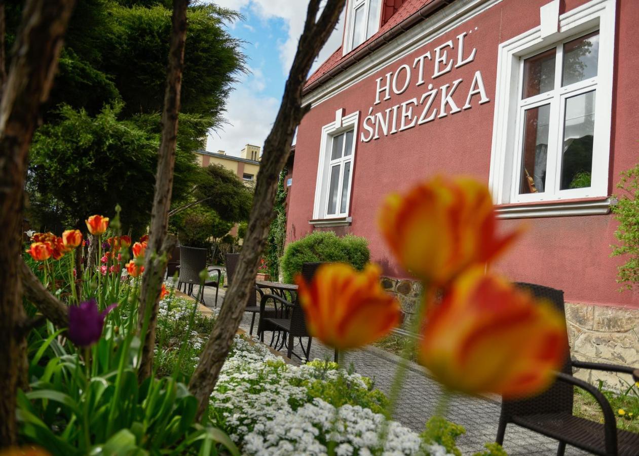 Sniezka Hotel Krosno Ngoại thất bức ảnh