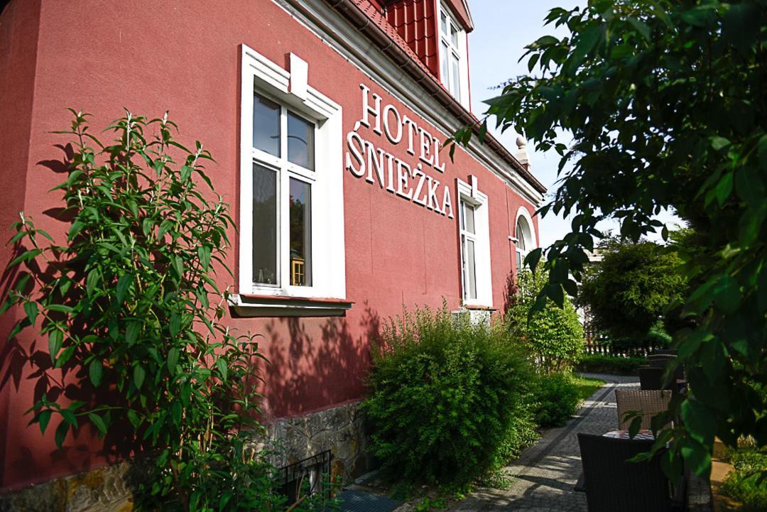 Sniezka Hotel Krosno Ngoại thất bức ảnh